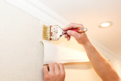 Pose de papier peint à Juncalas — revêtements muraux et toiles de verre